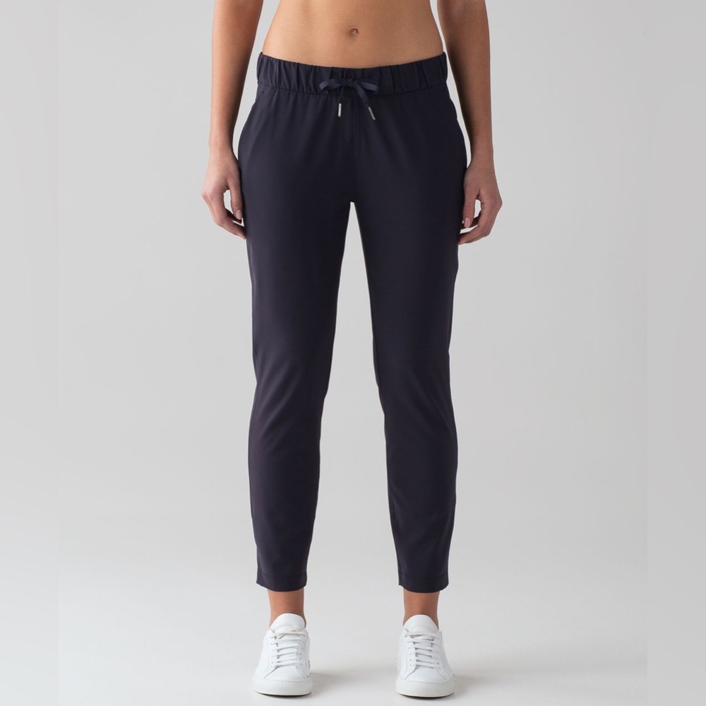 Lululemon On the Fly Pant *Woven Midnight Navy size 6